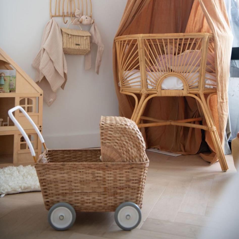 Rotan Poppenwagen